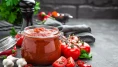 Domates salçasını uzun süre taze tutmanın sırrı! Bu yöntemle artık salçanız asla küflenmeyecek