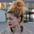 Genç oyuncu Hazal Şenel'in hayatı merak konusu oldu! Peki Hazal Şenel kimdir? İşte detaylar...