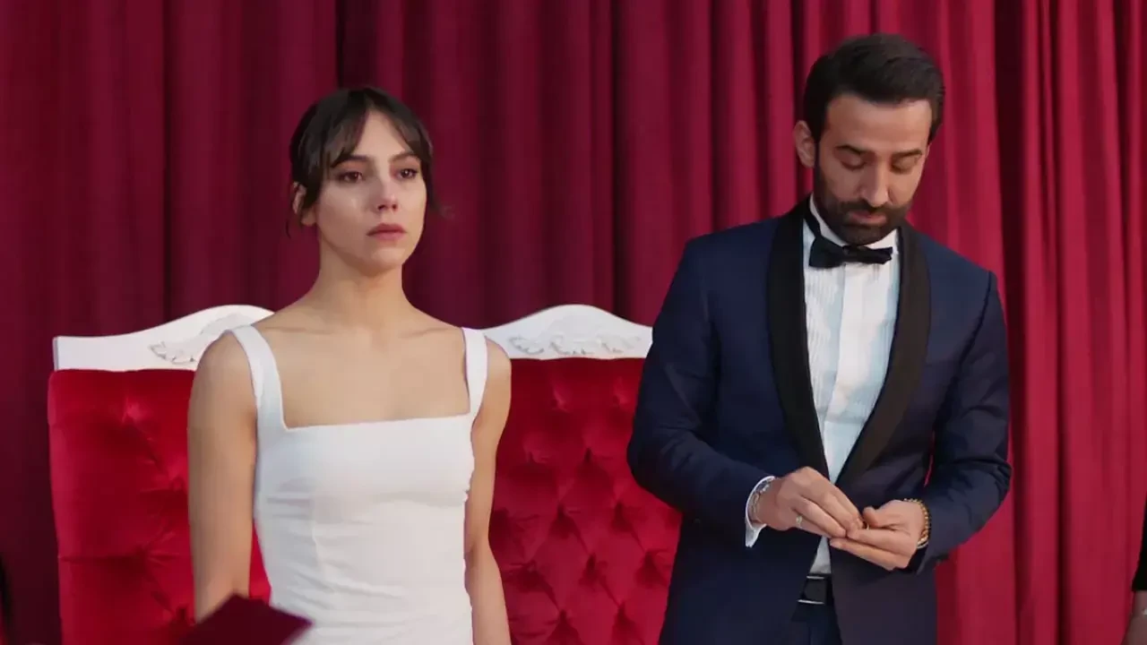 Ünlü Oyuncuların Dizilerde Göz Kamaştıran Gelinlik Stilleri! 1