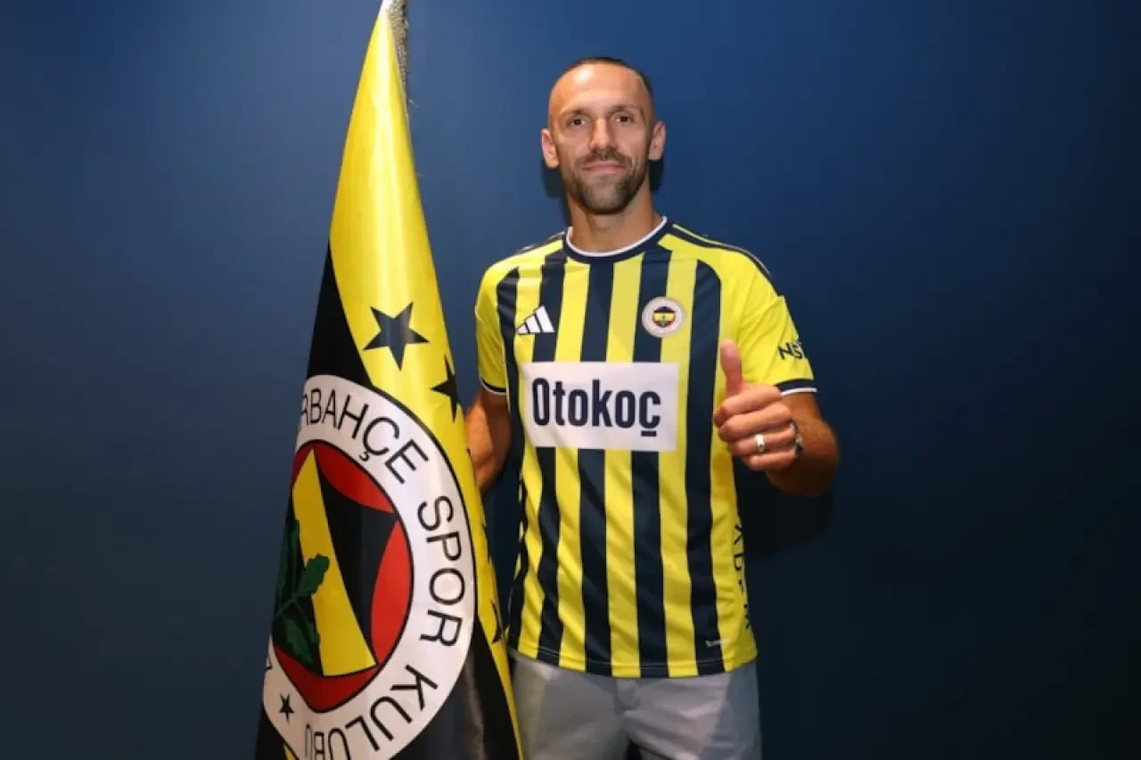 Vedat Muriç Resmen Fenerbahçe'de! 3 Yıllık Sözleşme İmzalandı 6