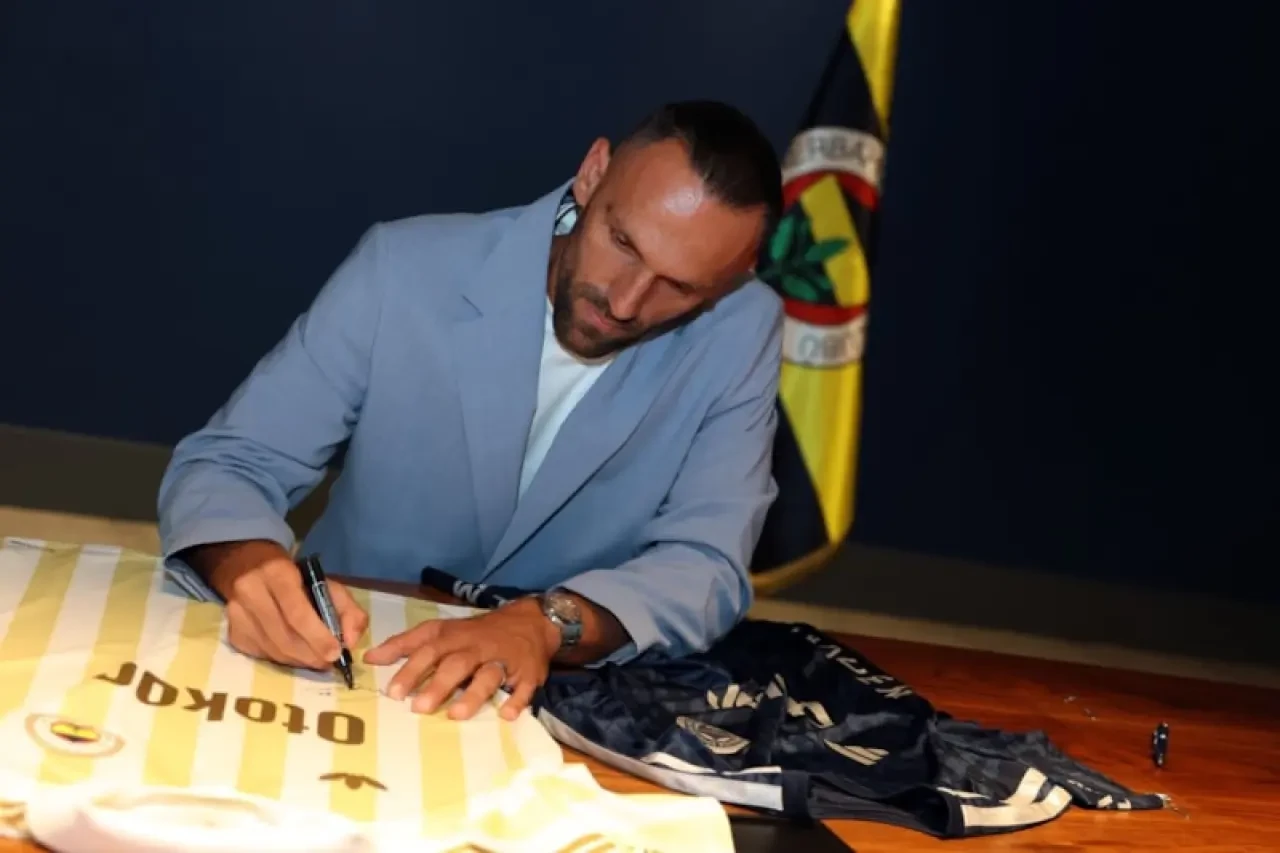 Vedat Muriç Resmen Fenerbahçe'de! 3 Yıllık Sözleşme İmzalandı 4