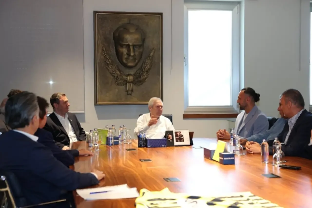 Vedat Muriç Resmen Fenerbahçe'de! 3 Yıllık Sözleşme İmzalandı 2