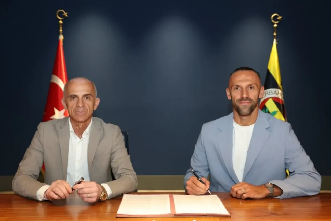 Vedat Muriç Resmen Fenerbahçe'de! 3 Yıllık Sözleşme İmzalandı 3