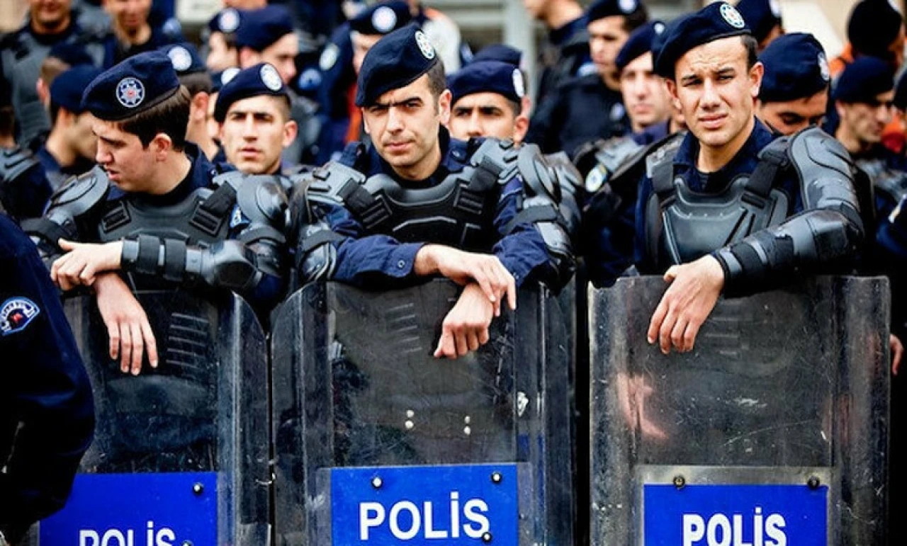 Polis Nasıl Olunur 2025: Maaşları, Başvuru ve Alım Şartları