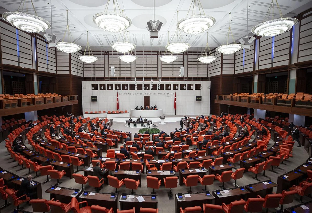 TBMM'de Siber Güvenlik Kanunu Teklifi'nin 13 maddesi onaylandı, yasalaşma süreci devam ediyor.