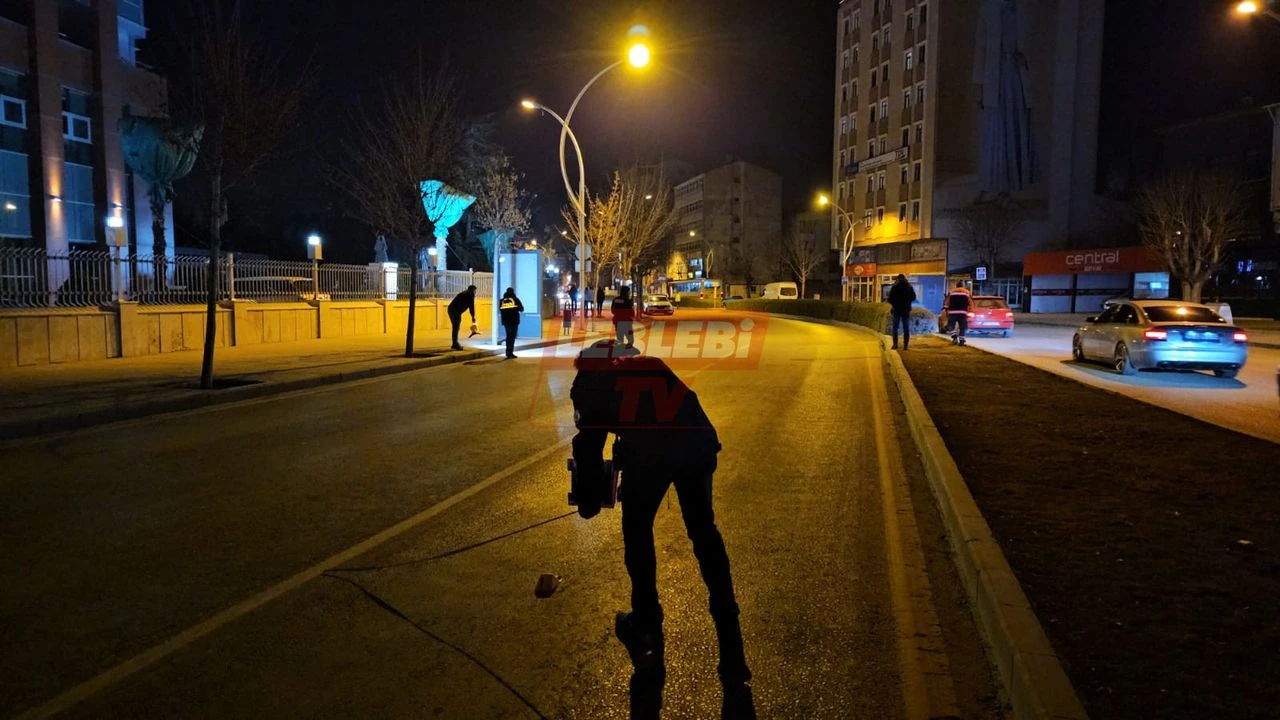 Kavga Çıkan Gruplar Arasında Cadde Ortasında Silahlı Çatışma: 1 Kişi Yaralı
