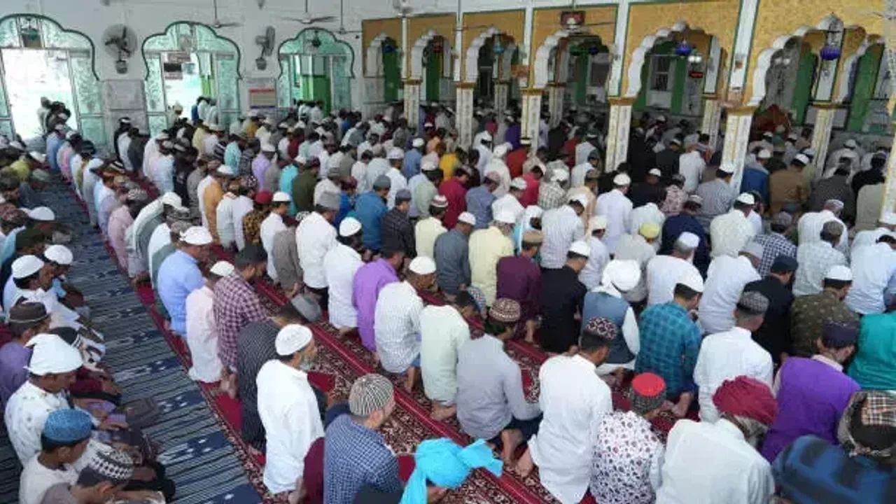 2025 Ramazan Bayramı Namaz Vakitleri İl İl Açıklandı! İşte İstanbul, Ankara, İzmir ve Diğer İllerin Bayram Namazı Saatleri