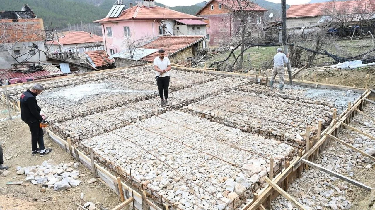 Isparta Belediyesi’nden evi yanan aileye yardım eli