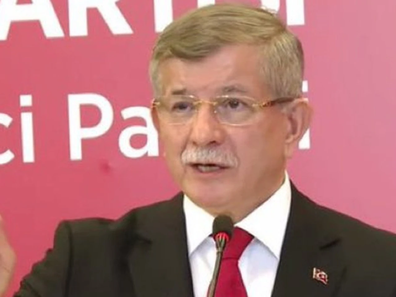 Ahmet Davutoğlu'nun bu fotoğrafı sosyal medyada gündem oldu