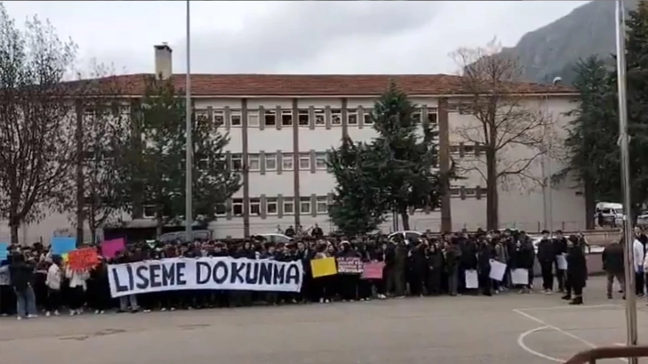 Amasya'da lise öğrencilerinden 'proje okul' atamalarına tepki