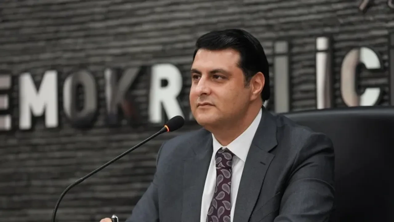 CHP'den istifa eden Umut Yılmaz partisini topa tuttu