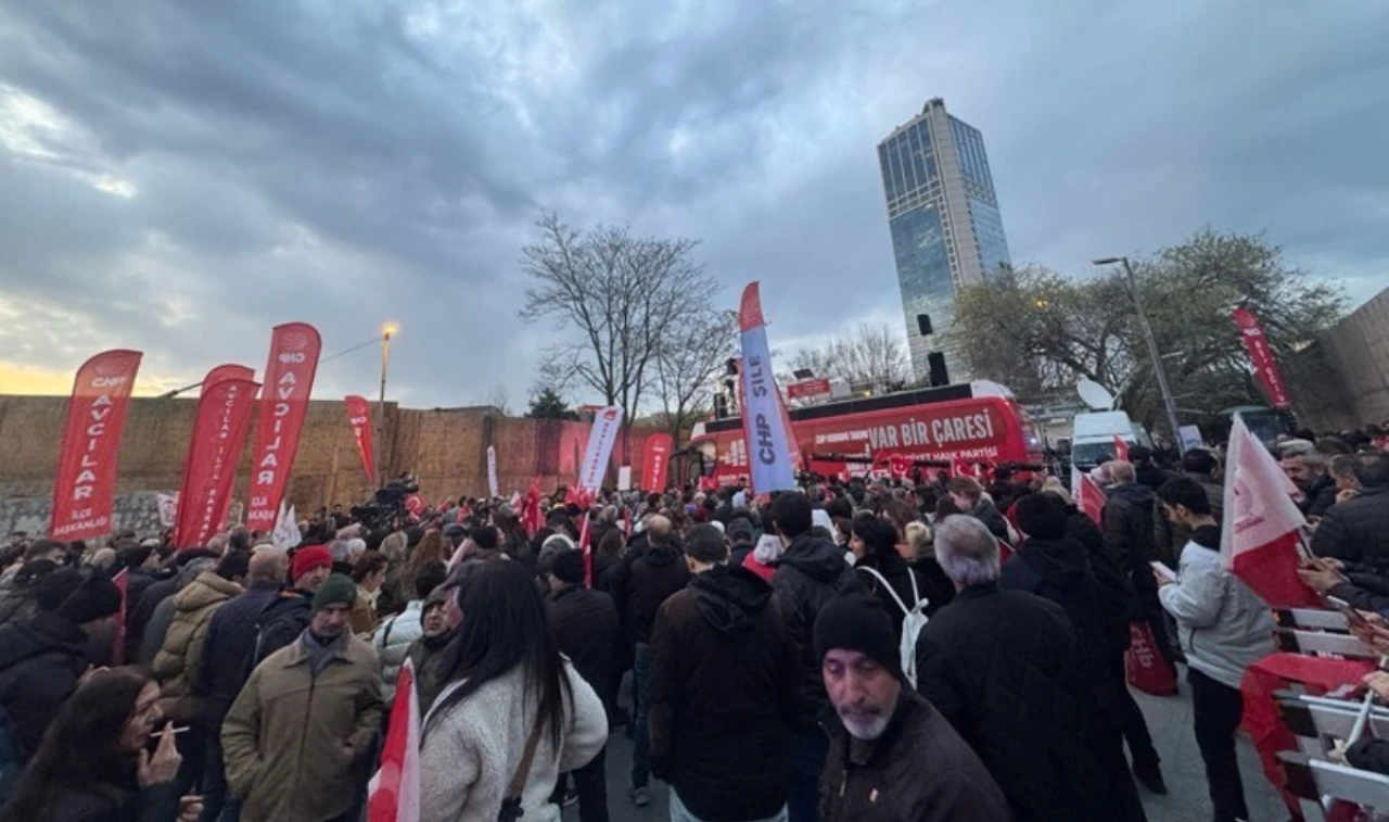 CHP’den ‘Millet İradesine Sahip Çıkıyor’ mitingi: Yurttaşlar toplanmaya başladı!