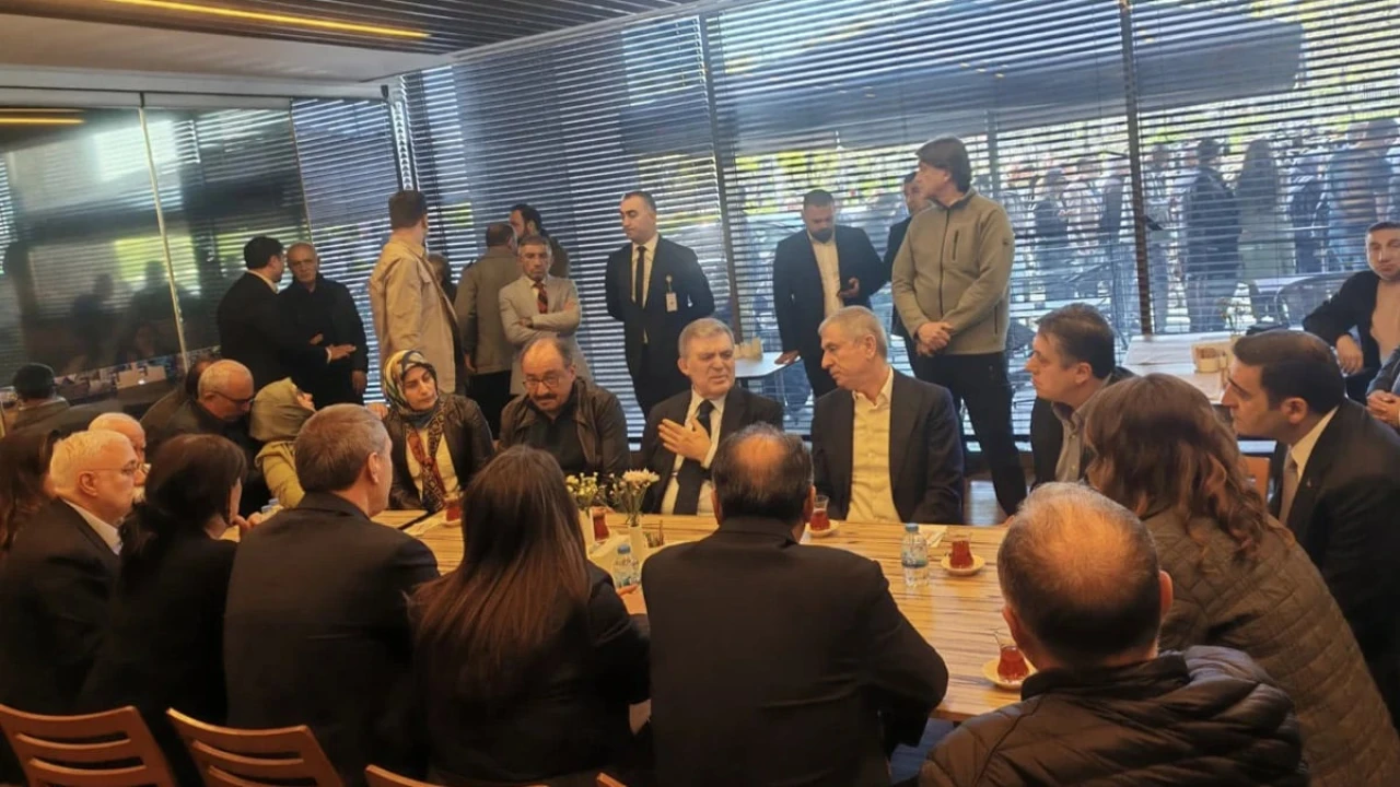 Gül, Önder'in tedavi gördüğü hastaneyi ziyaret etti
