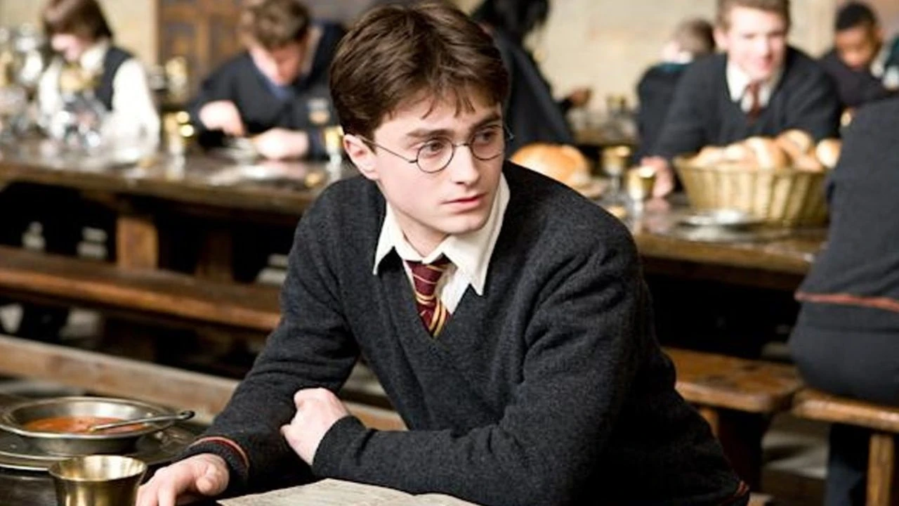 Harry Potter hayranlarını sevindiren haber: Büyücü dünyasının efsanevi karakteri 24 yıl sonra dizi olacak ve oyuncu kadrosu nihayet belli oldu!