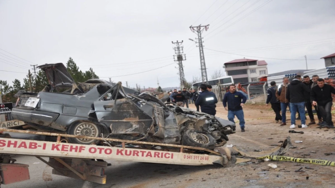 Kahramanmaraş'ta Trafik Kazası: İki Araç Kafa Kafaya Çarpıştı!