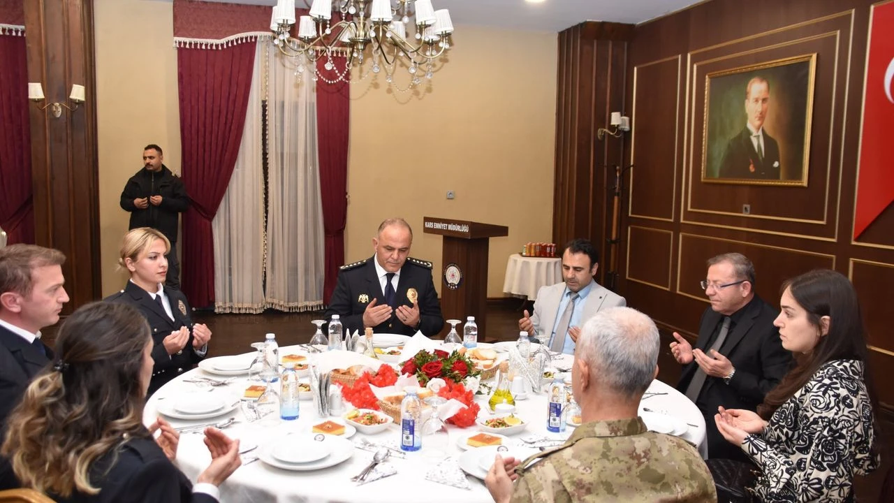 Kars'ta şehit ve gazi aileleri onuruna yemek verildi