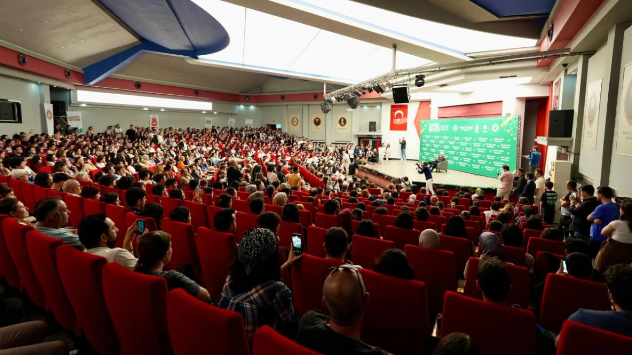 Ünlü Tarihçi Prof. Dr. İlber Ortaylı, Manisa'nın Tarihi ve Mesir Macerasını Anlatacak!
