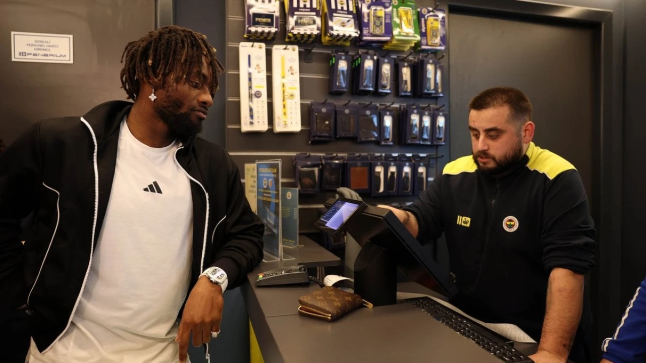 Saint-Maximin'den Fenerbahçe taraftarlarına sürpriz jest!