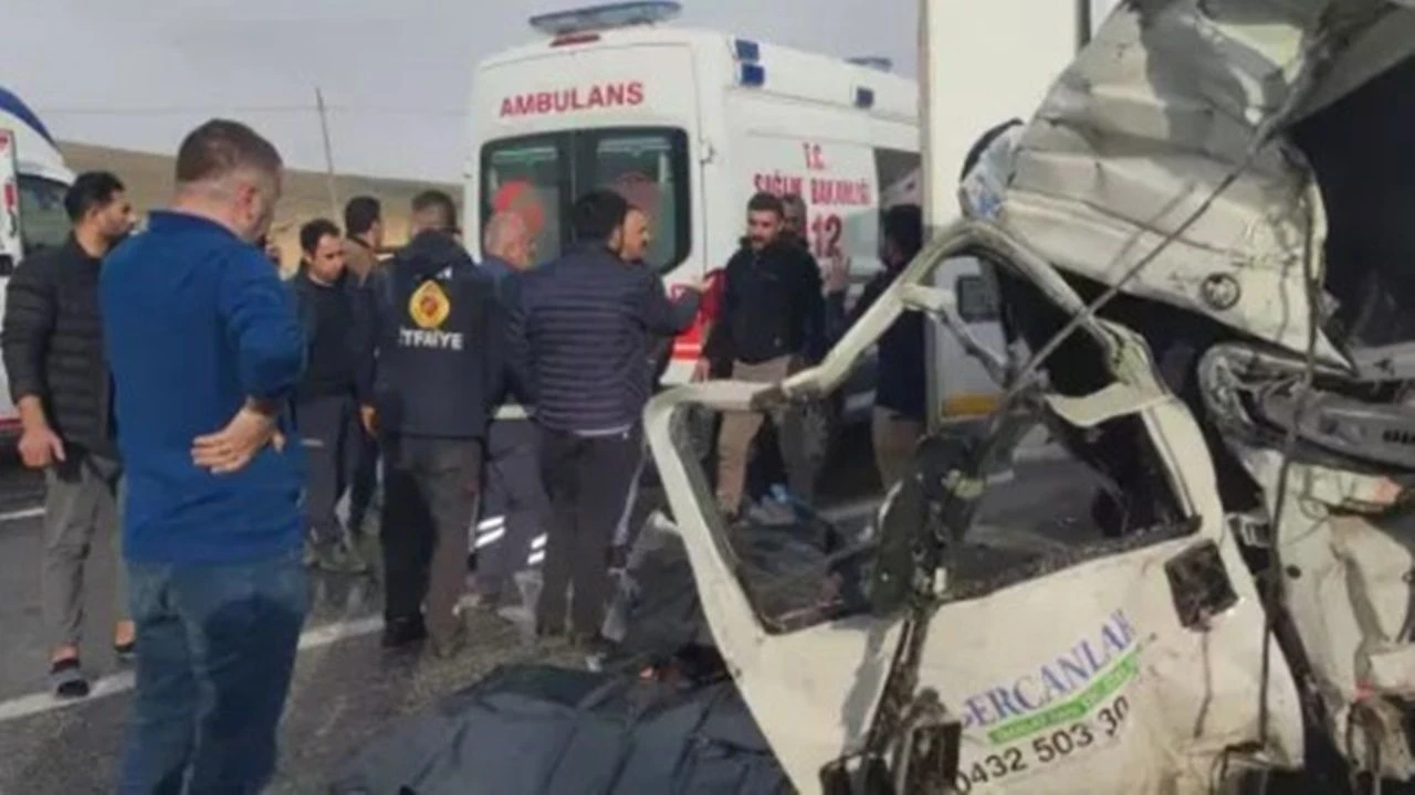 Van’da feci kaza! 7 kişi öldü, çok sayıda yaralı var