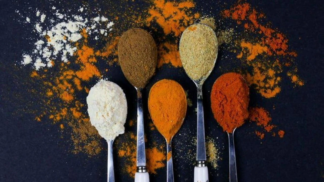 Yemeğinize eklemeden önce bir kez daha düşünün! Gastrit, ülser, reflü... O miktarı sakın aşmayın!