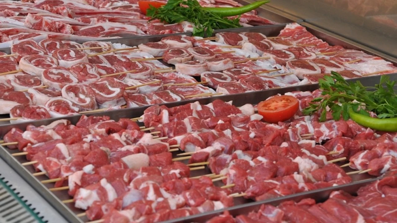 Vatandaş lahmacun yerine at ve eşek eti yedi