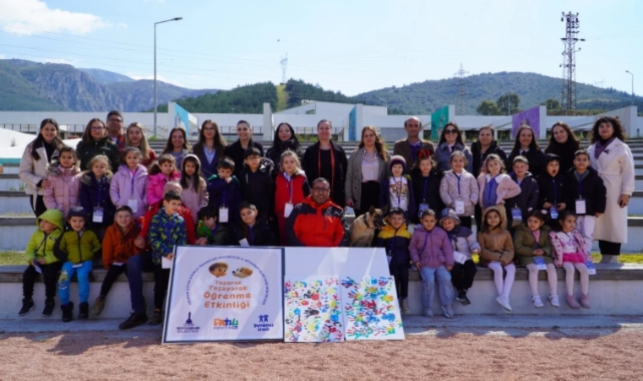 İzmir'de Yaşayan Çocuklar, Hem Kentlerini Hem de Hayatı Keşfediyor!