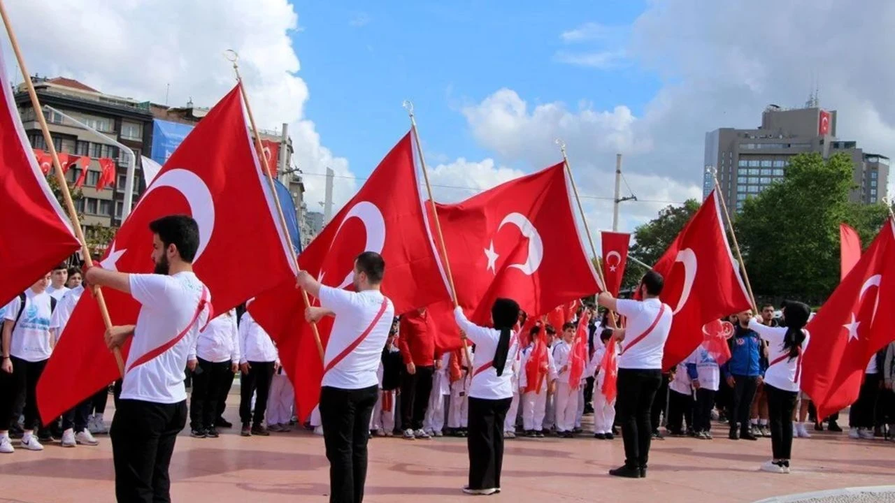 20 Mayıs okullar tatil mi, 18 Mayıs yarım gün mü? 19 Mayıs Resmi Tatili detayları