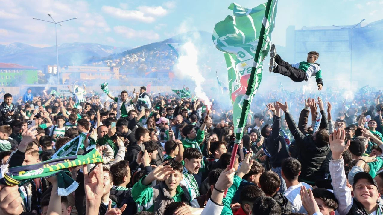 Bursaspor Yönetiminden Kombine Kart Açıklaması: Geçmişte Benzer Bir Durum Yaşandı mı?