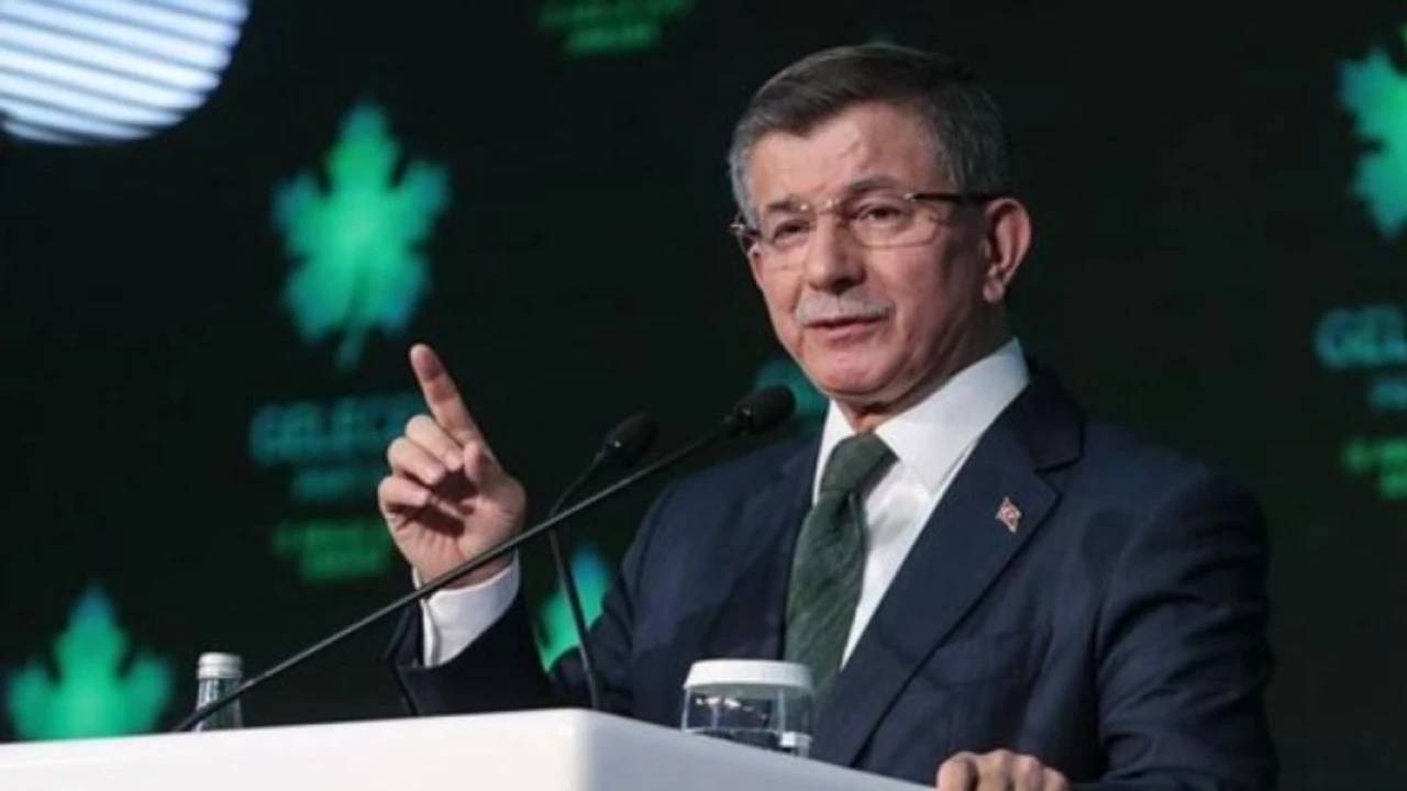 Davutoğlu, Özgür Özel'e yönelik saldırıyı kınadı: "Demokrasiye ve fikir özgürlüğüne yapılmış bir saldırıdır"