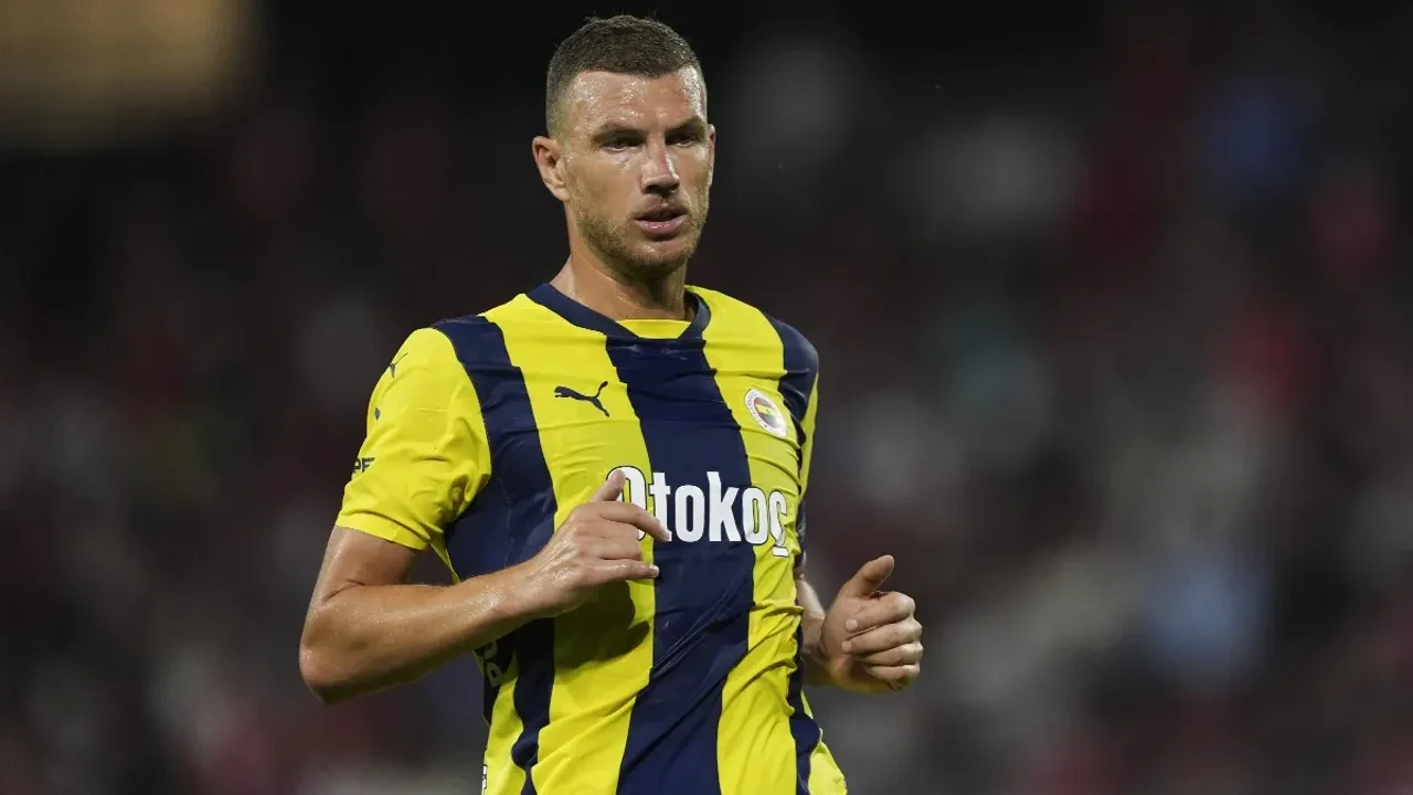 Fenerbahçe'nin yıldızı Edin Dzeko, takımdan ayrılıyor!