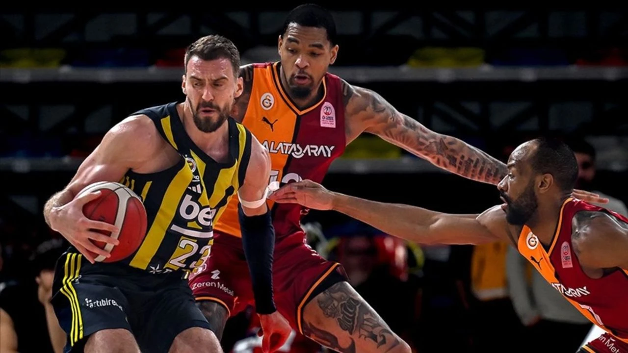 Fenerbahçe Beko ile Galatasaray arasındaki basketbol maçı tarihi ve yayın kanalı belli oldu! Potada heyecan dorukta...