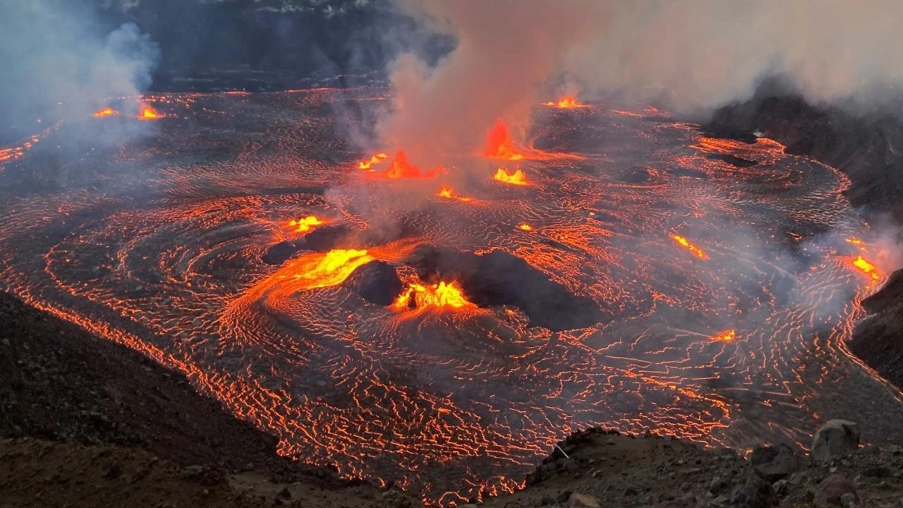 Hawaii'nin Kilauea Yanardağı Lav Püskürtmeye Devam Ediyor