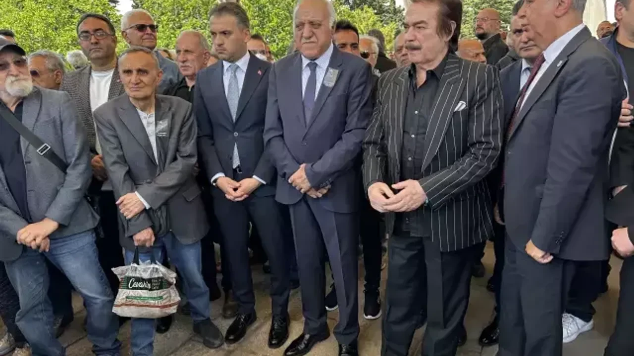Ünlü sanatçı İlhan Şeşen sevenlerinin gözyaşları arasında son yolculuğuna uğurlandı