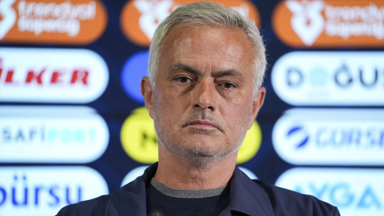Jose Mourinho, Galatasaray'ın Uruguaylı kalecisi Fernando Muslera'yı övgüyle karşıladı.