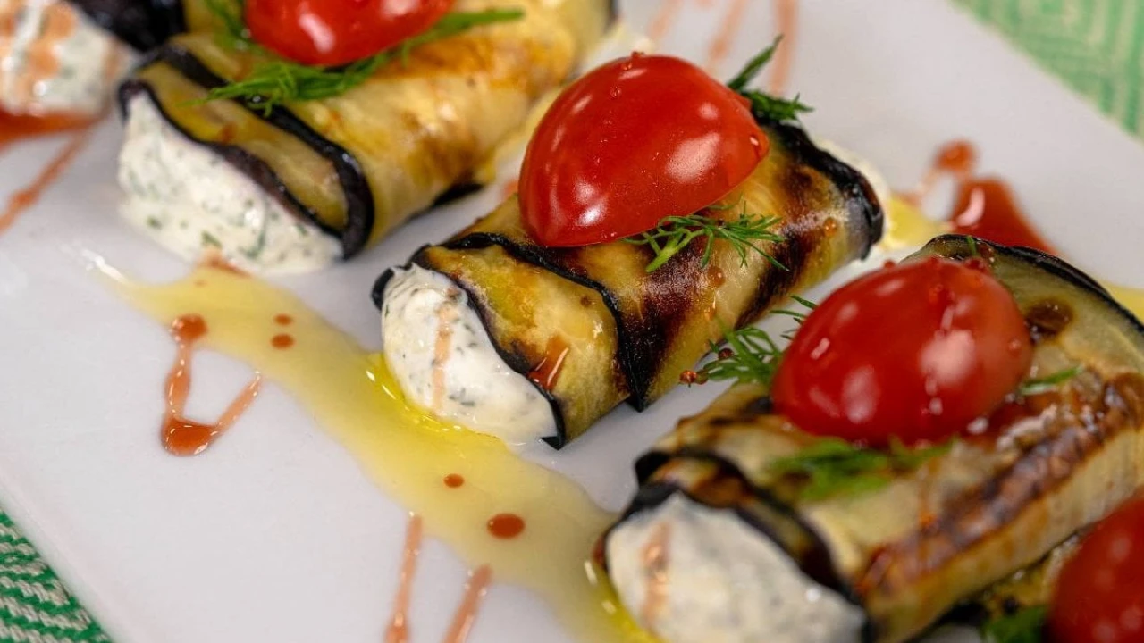 Fırında Pişirilmiş Yoğurtlu Patlıcan Sarma Tarifi: Kaynanaları Şaşırtacak Lezzet!