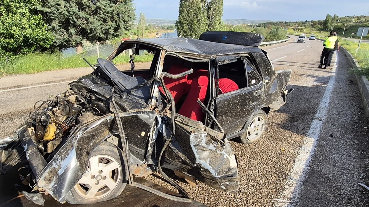 Bahşılı'da Trafik Kazasında Yaşamını Yitiren 26 Yaşındaki Sürücü için Acı Haber: İki Yaralı Var