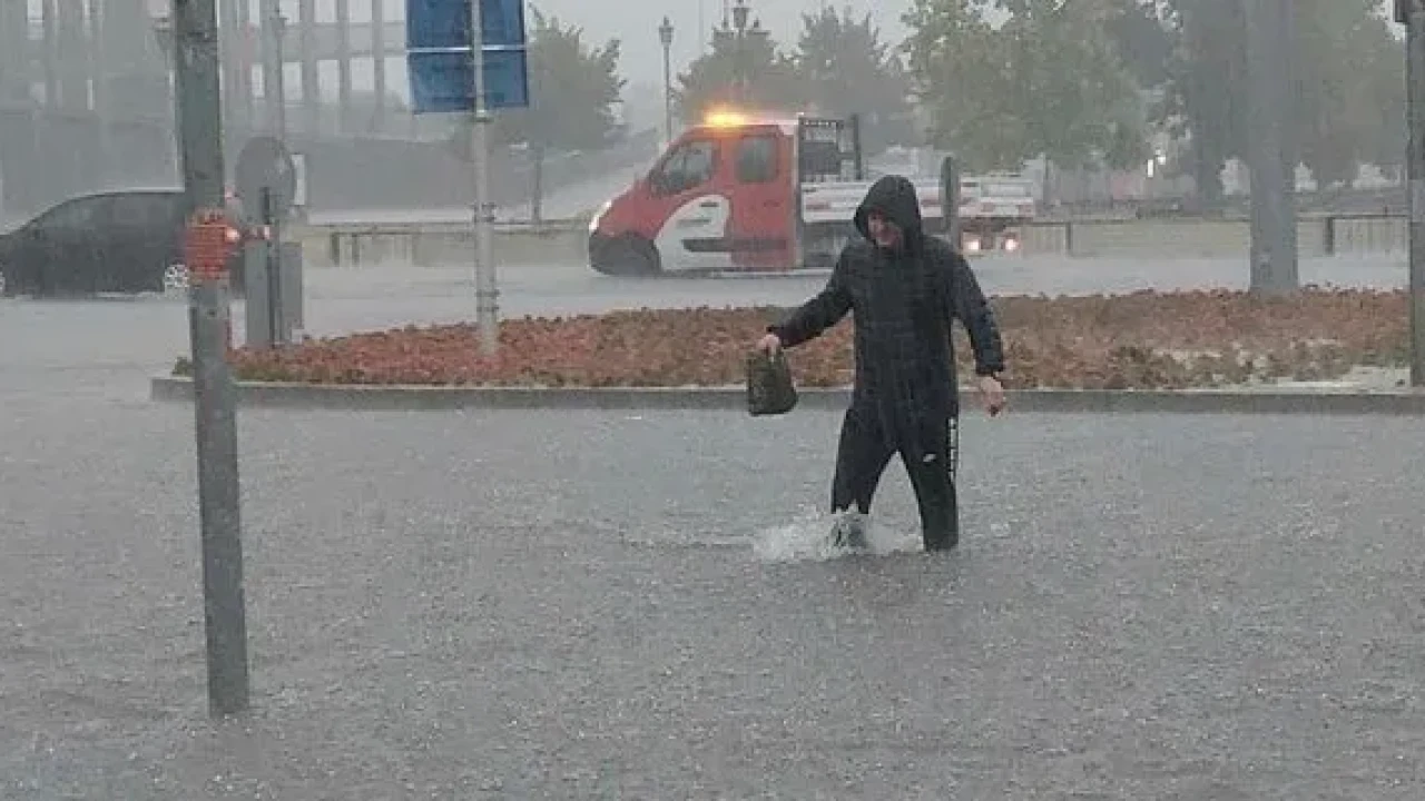 Meteoroloji uyardı: Kuvvetli sağanak ve doğusu, yıldırım tehlikesi!