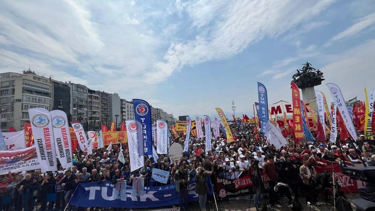Binlerce işçi, Gündoğdu Meydanı'nda toplandı