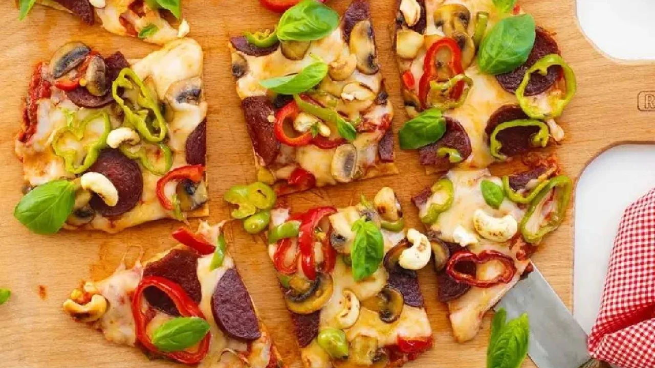 Lavaş Pizza: Pratik ve Lezzetli Ev Yapımı Tarif İle Mutfakta Devrim!