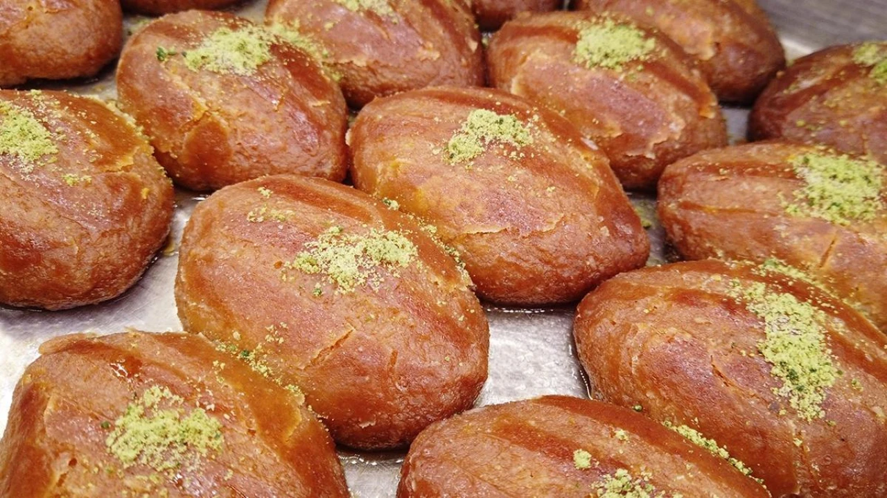 Lezzetli bir tatlı olan şekerpare nasıl yapılır? İşte ağızda dağılan pratik şekerpare tarifi!