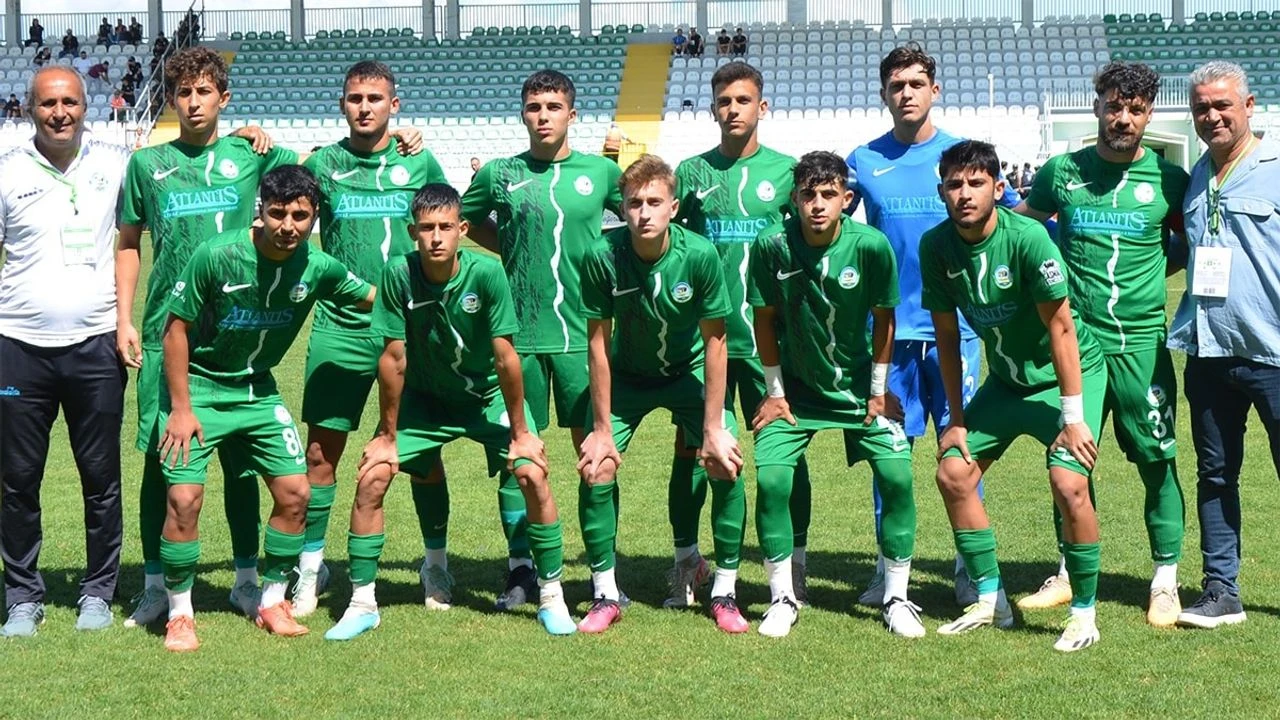 Sakaryaspor - Esenler Erokspor Maçı Canlı Yayın Bilgileri: Sakaryaspor ile Esenler Erokspor arasındaki maçın yayını ücretsiz mi olacak? Maçın detayları ve canlı izleme seçenekleri burada!