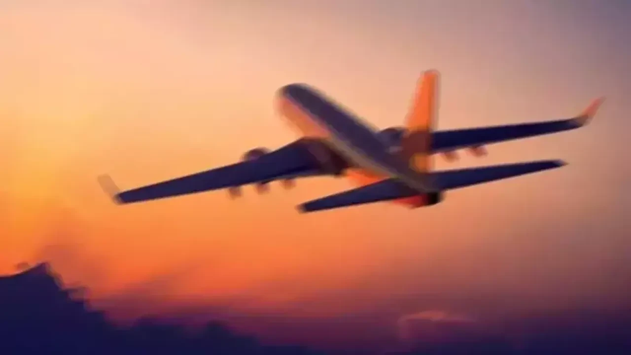 Uçakta 'bomba' şakası yapan 3 yolcu, havayolu firması tarafından kara listeye alındı