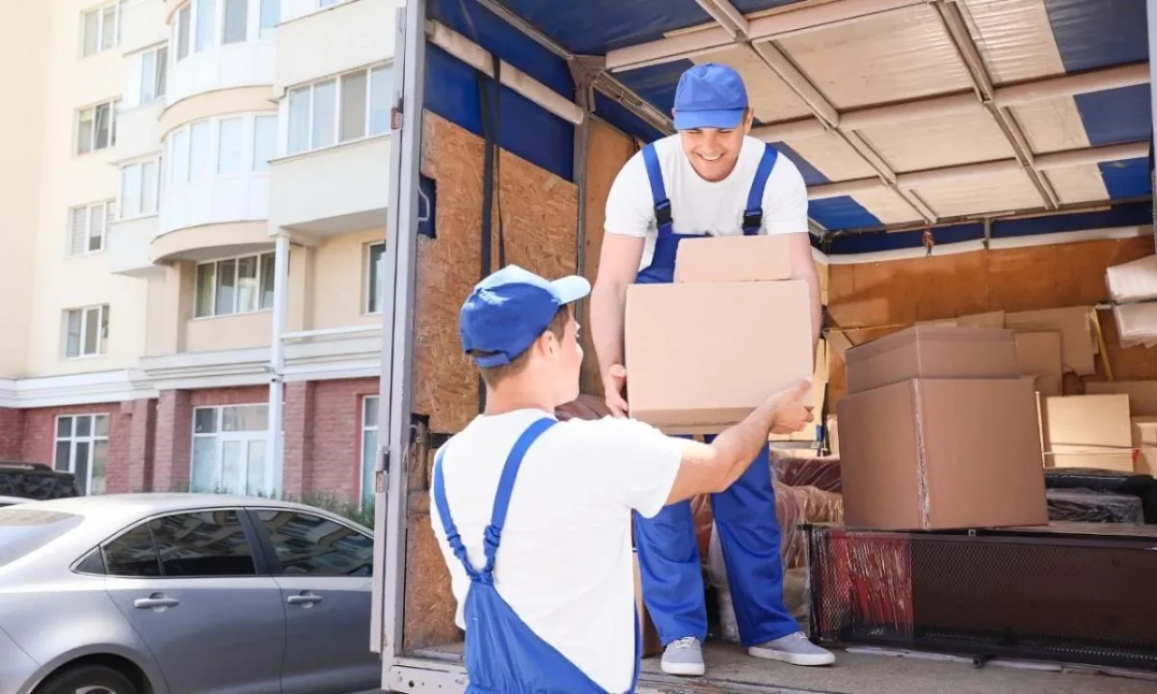 Perşembe Arefe Günü kargolar öğleden sonra çalışıyor mu?