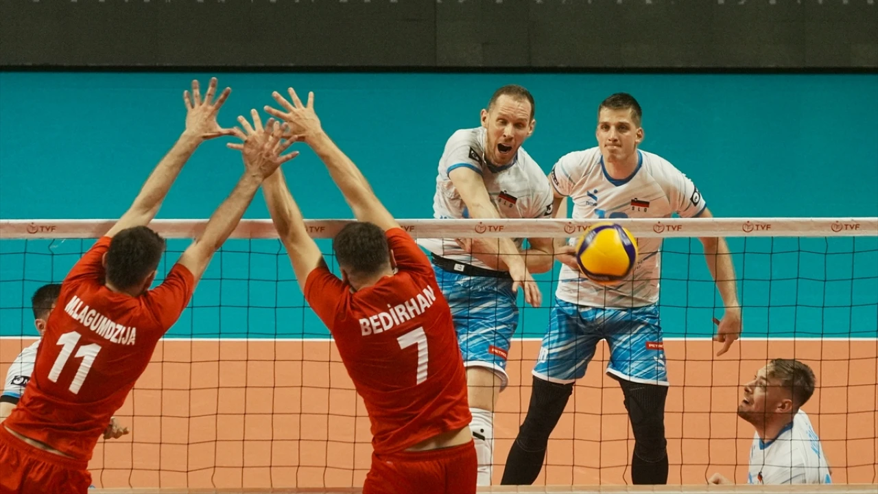 Türkiye, Voleybol FIVB Erkekler Milletler Ligi hazırlıklarında Slovenya'yı 3-1 mağlup etti.