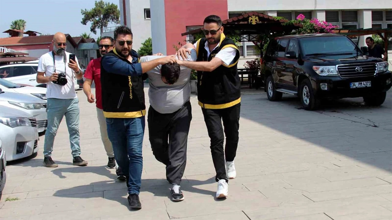Adana'da annesini öldüren genç tutuklandı: "Al karını evimden git" diyince bıçakladı