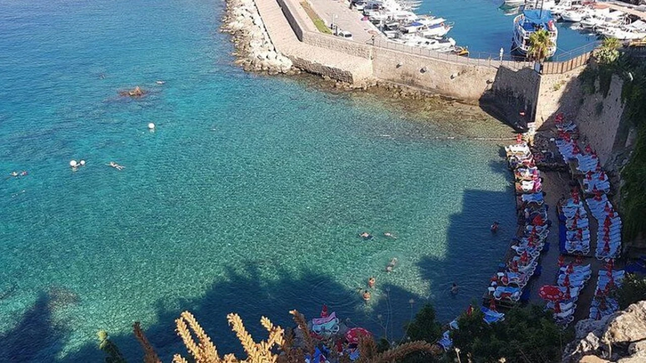 Mermerli Plajı Ücretsiz, Şezlong Ücreti 500 TL Olarak Belirlendi
