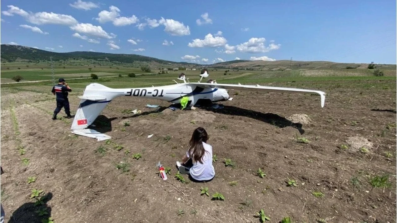 Bilecik'te eğitim uçağı kırıma uğradı: Ters döndü!