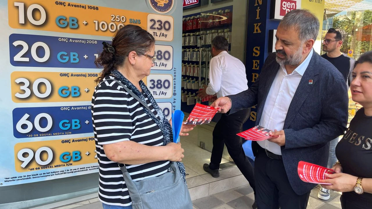CHP İzmir'den hemşehrileriyle sokakta bayramlaşma!
