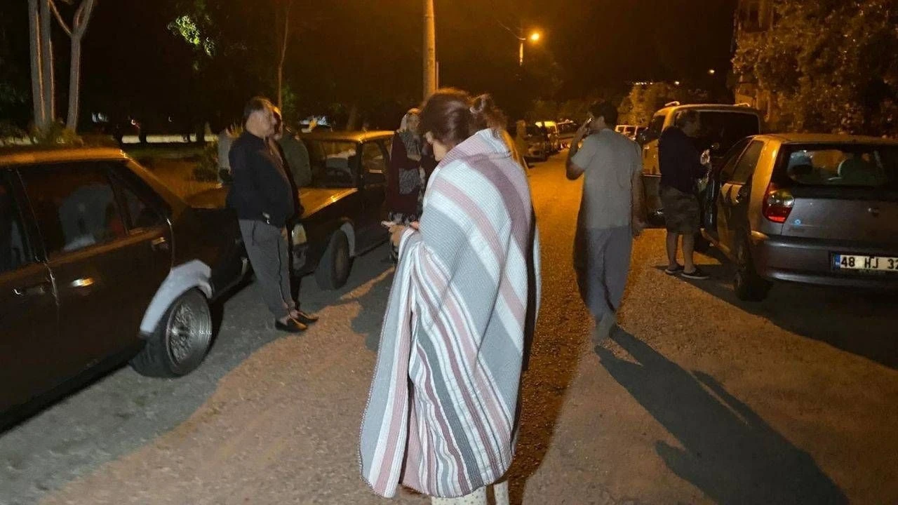 Muğla'nın Marmaris ilçesi deprem sonrası hasar tespiti için hazır