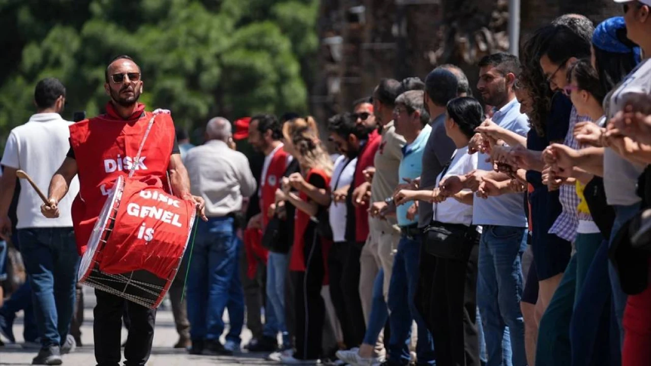 İzmir'de DİSK ile Belediye arasında anlaşma: Grev sona erdi!
